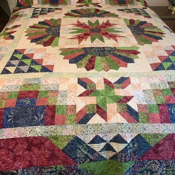 Amish handcrafted Patchwork Quilt Multicolor Designs King Size 102x102” Like NEW - Picture 3 of 7